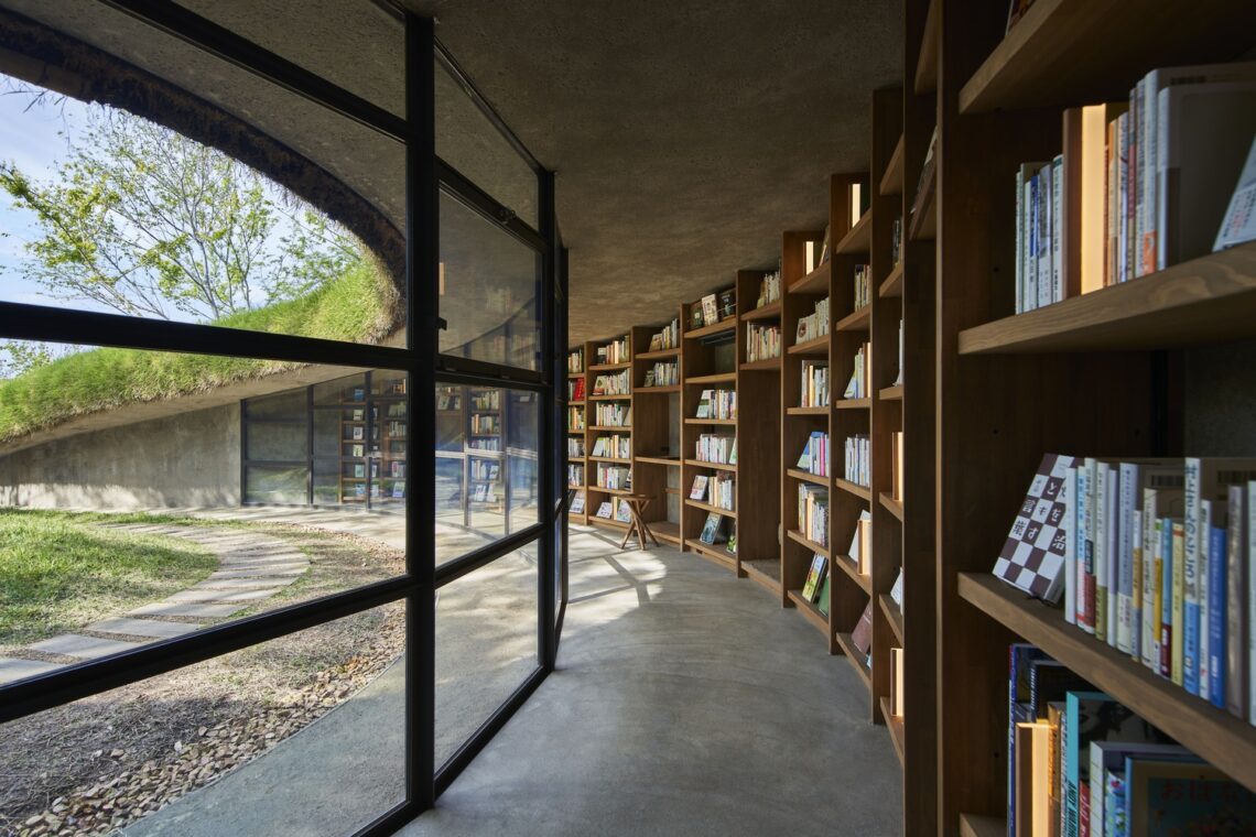 Library in the earth / hiroshi nakamura & nap