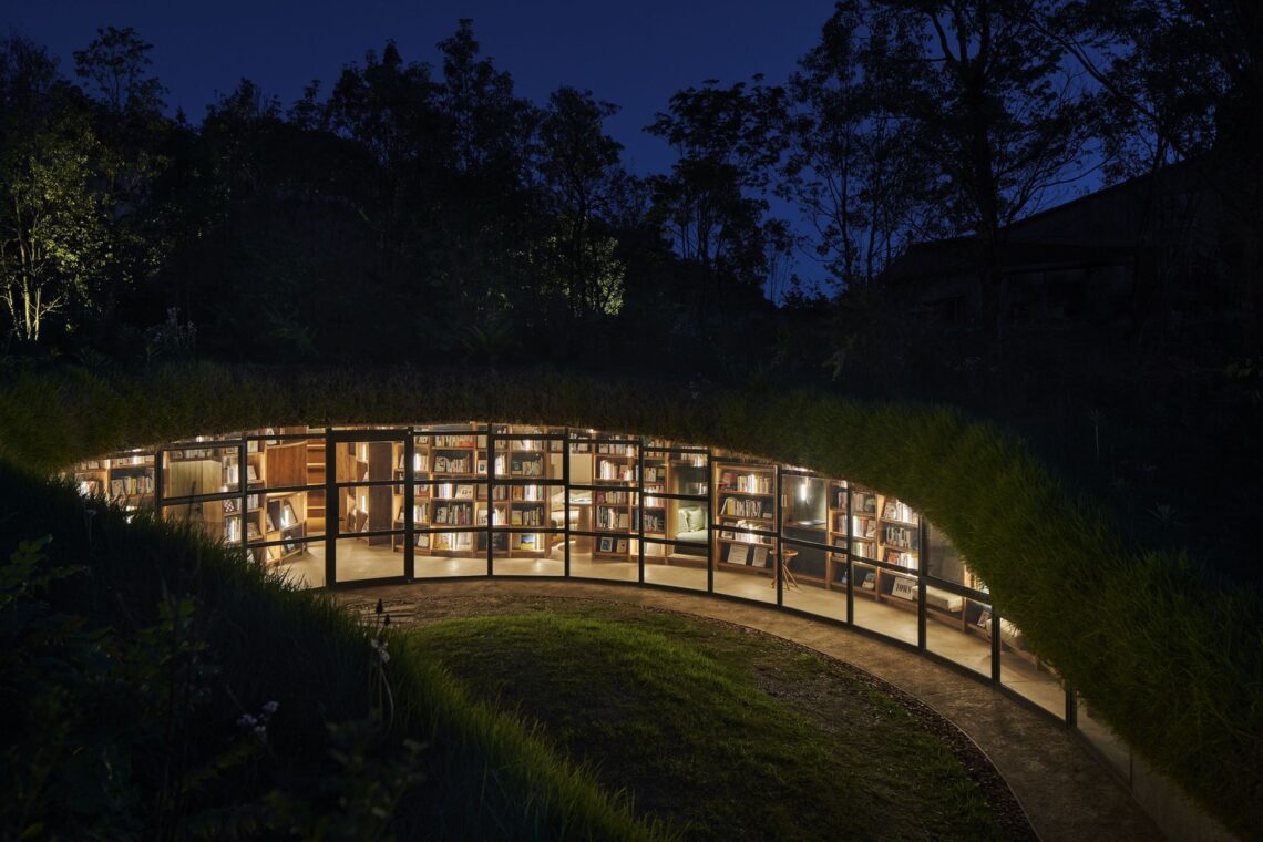 Library in the earth / hiroshi nakamura & nap