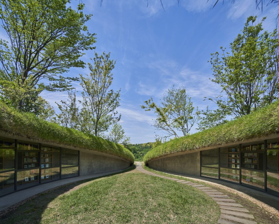 Library in the earth / hiroshi nakamura & nap