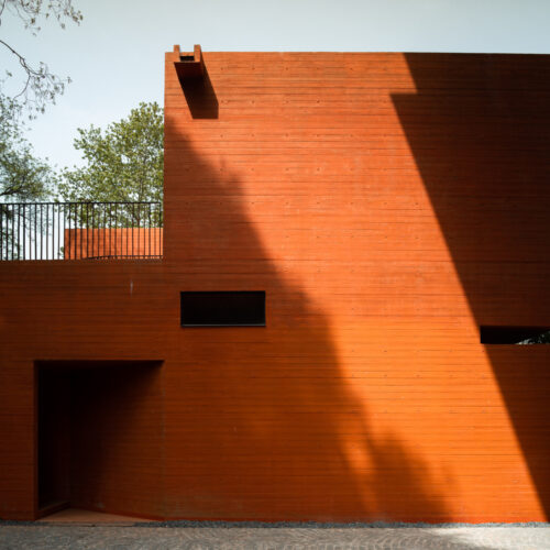 Red box exhibition center / mix architecture