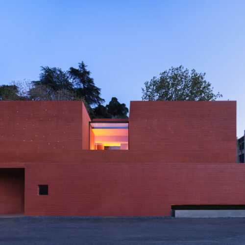 Red box exhibition center / mix architecture