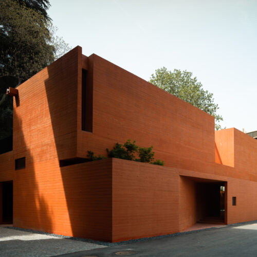 Red box exhibition center / mix architecture
