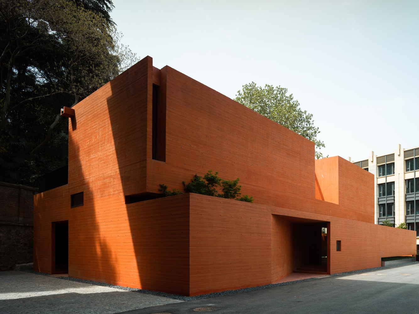 Red box exhibition center / mix architecture