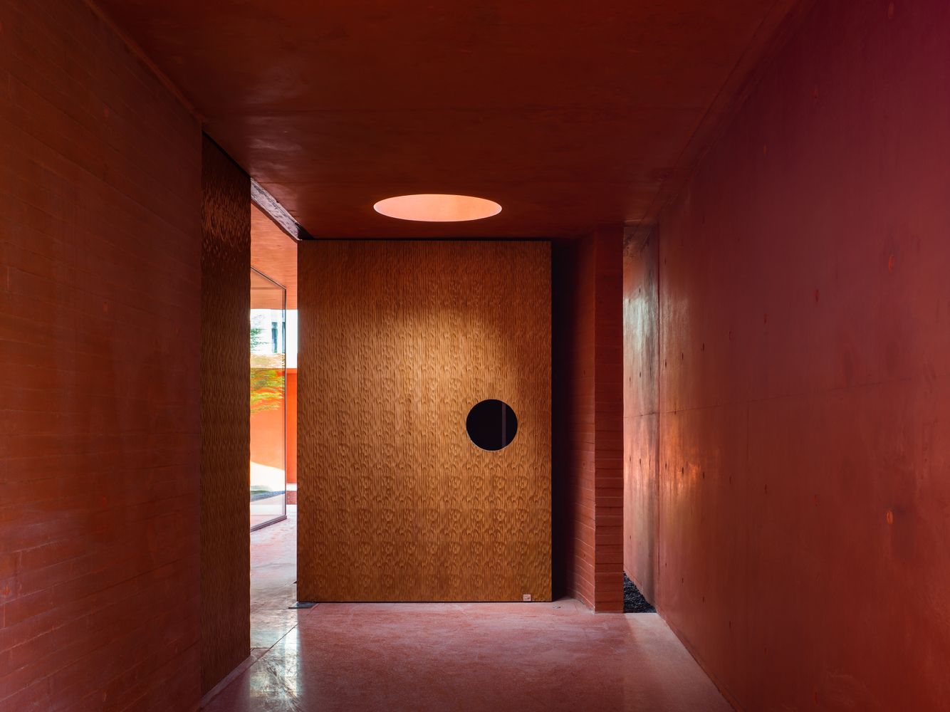 Red box exhibition center / mix architecture