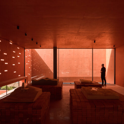 Red box exhibition center / mix architecture