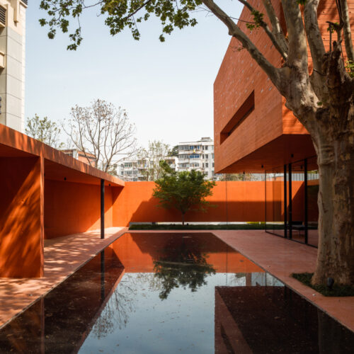 Red box exhibition center / mix architecture