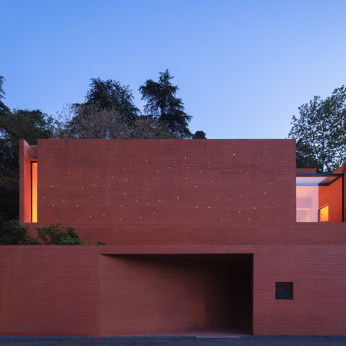 Red box exhibition center / mix architecture