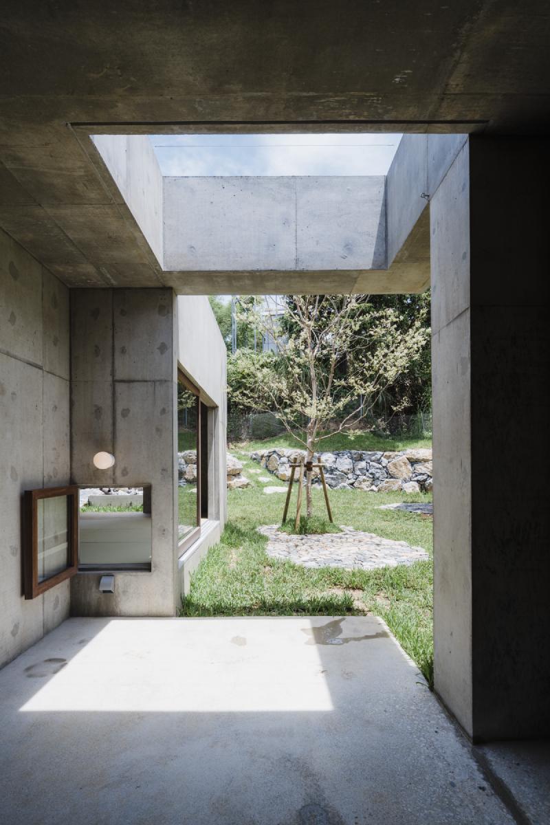 House In Sonda / Studio Cochi Architects 17 House in sonda / studio cochi architects