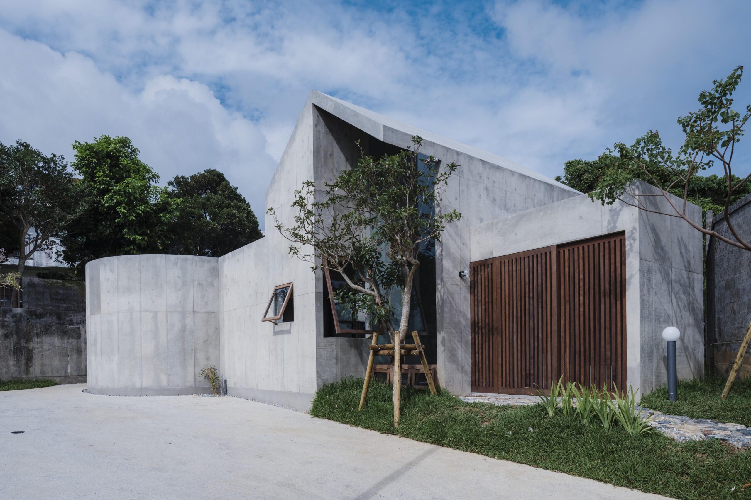 Studio-Cochi-Architects-Ooki-Jingu-House-In-Sonda House in sonda / studio cochi architects