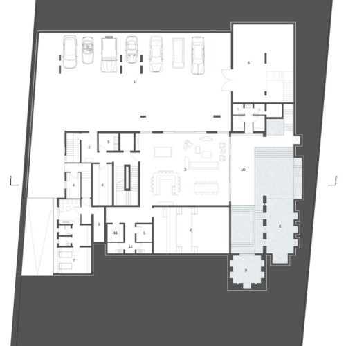 The house of courtyards / studio vdga