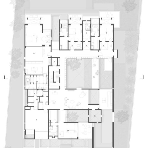 The house of courtyards / studio vdga