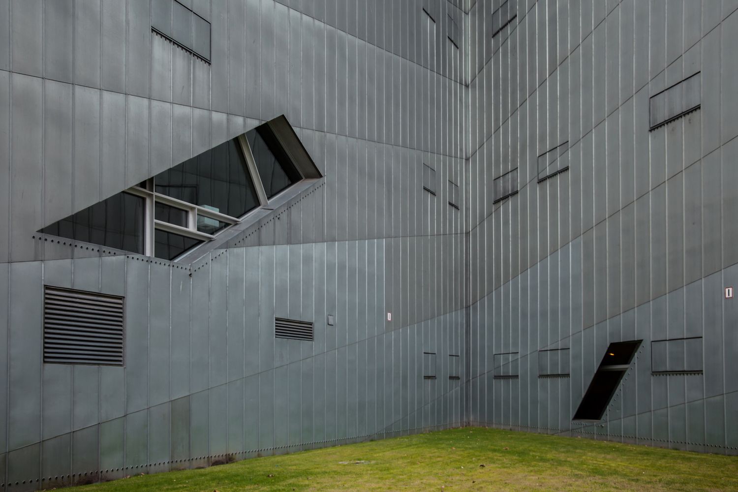 Jewish museum berlin / studio libeskind | classics on architecture lab