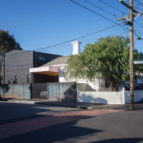 The Corner House / Poly Studio 26 The corner house / poly studio