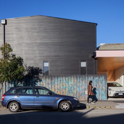 The Corner House / Poly Studio 25 The corner house / poly studio