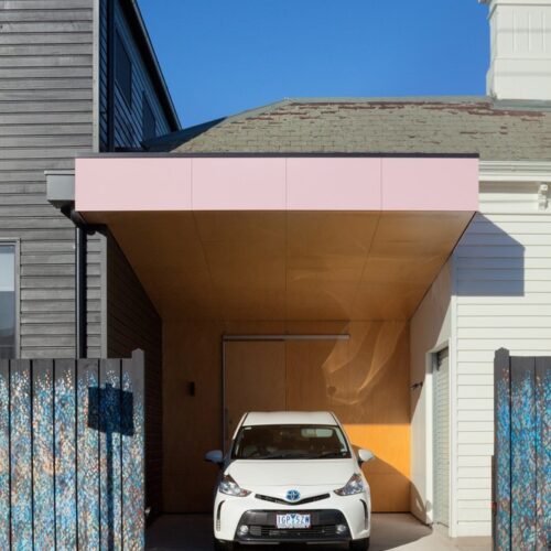 The Corner House / Poly Studio 24 The corner house / poly studio