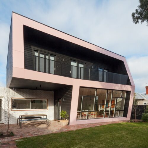 The Corner House / Poly Studio 22 The corner house / poly studio