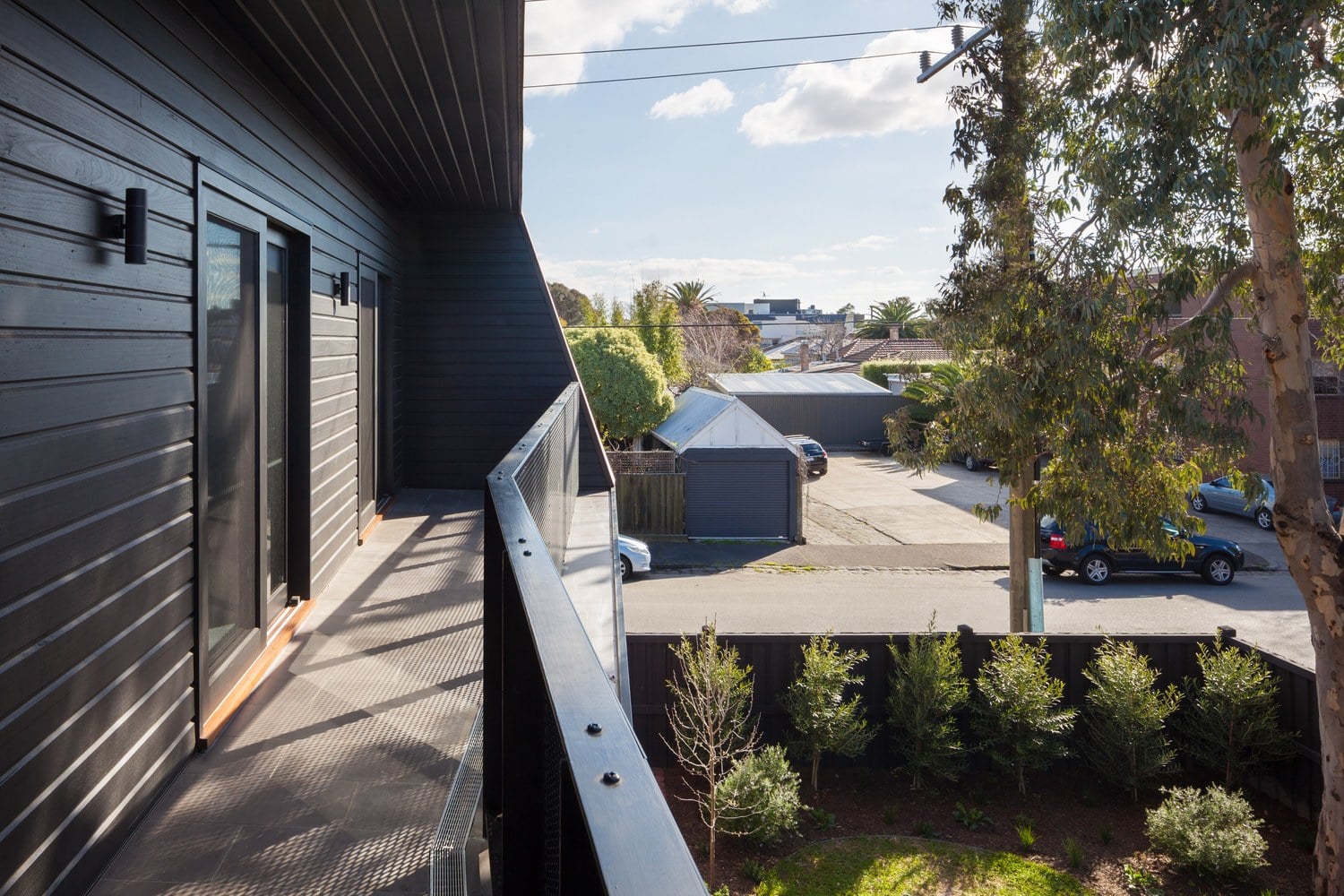 The Corner House / Poly Studio 6 The corner house / poly studio