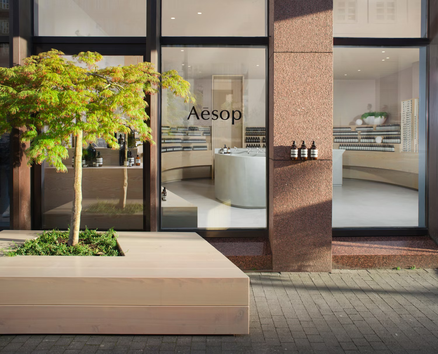 Aesop grabenstraße / snøhetta