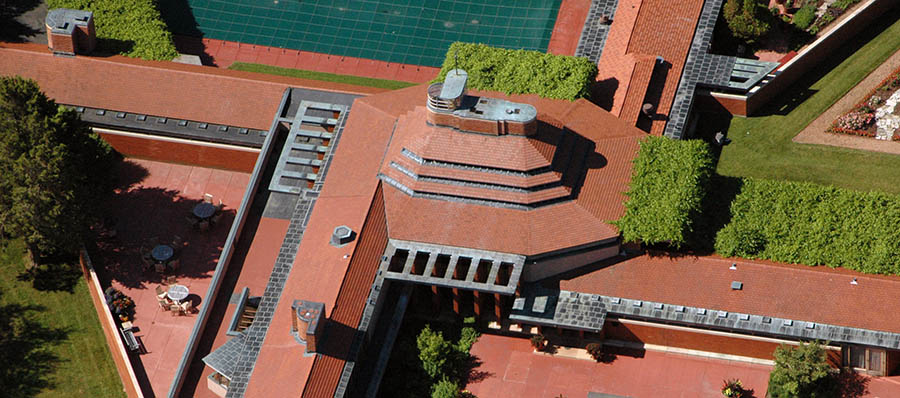 Aerial view wingspread, herbert f. Johnson house. Wind point, wisconsin - frank lloyd wright - © mark hertzberg, july 13, 2009