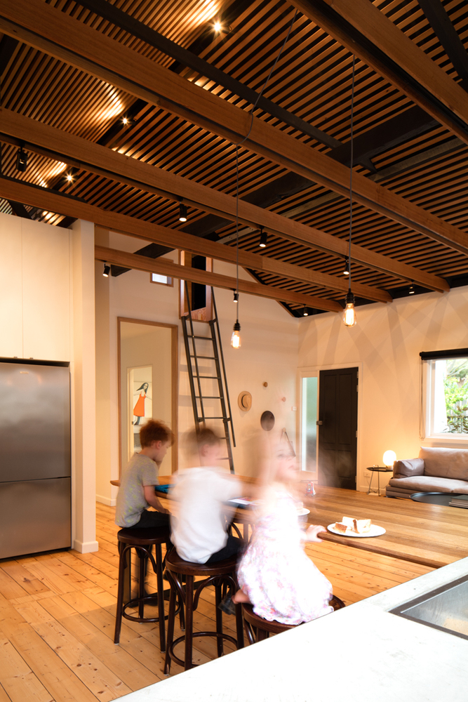 Glass link house / robbie walker