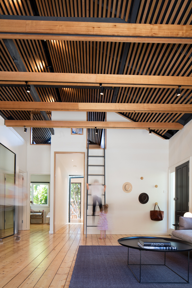 Glass link house / robbie walker