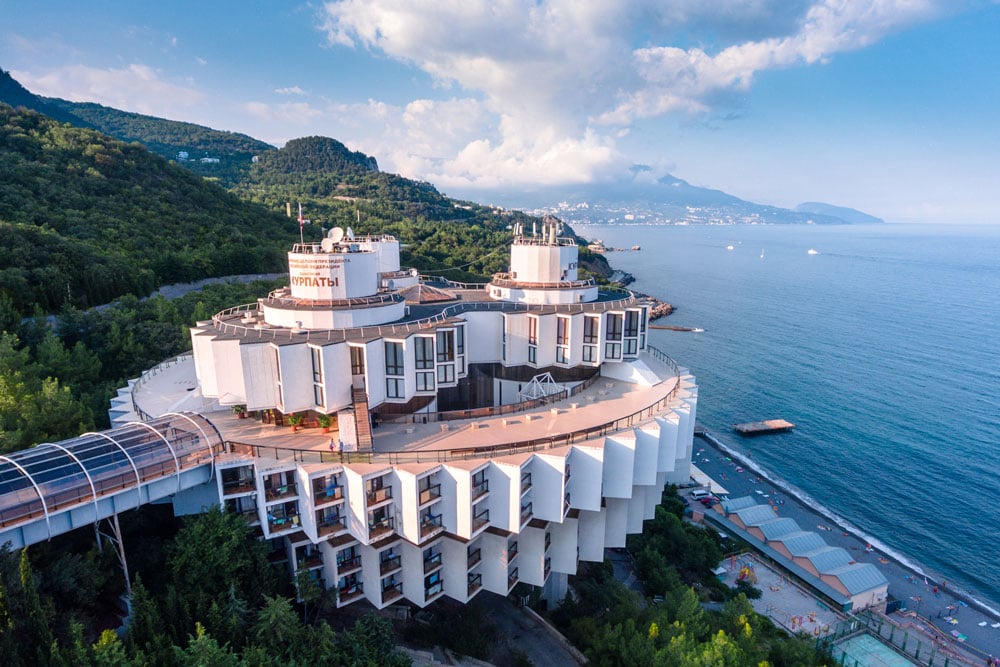Druzhba Sanatorium / Igor Vasilevsky | Classics On Architecture Lab 8 Druzhba sanatorium: soviet-era architectural marvel in crimea