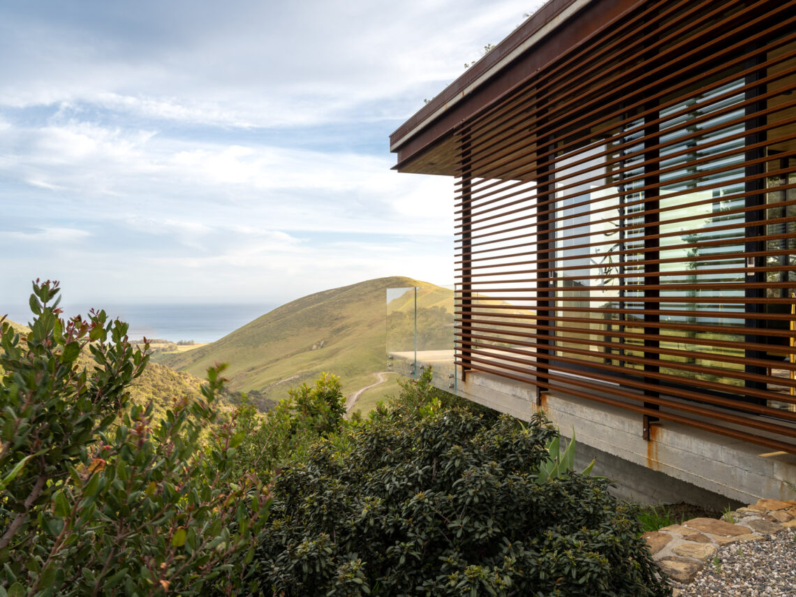 Off-grid guest house / anacapa architecture