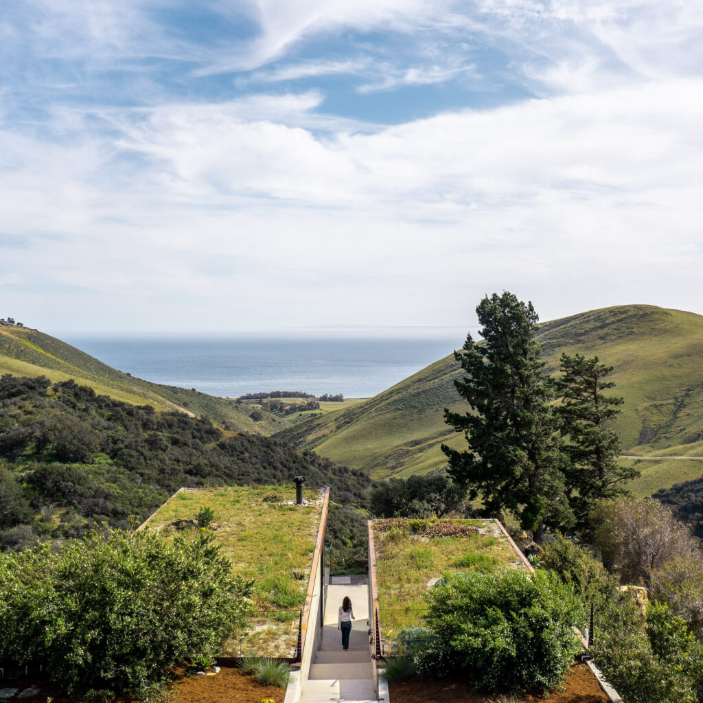Off-grid guest house / anacapa architecture