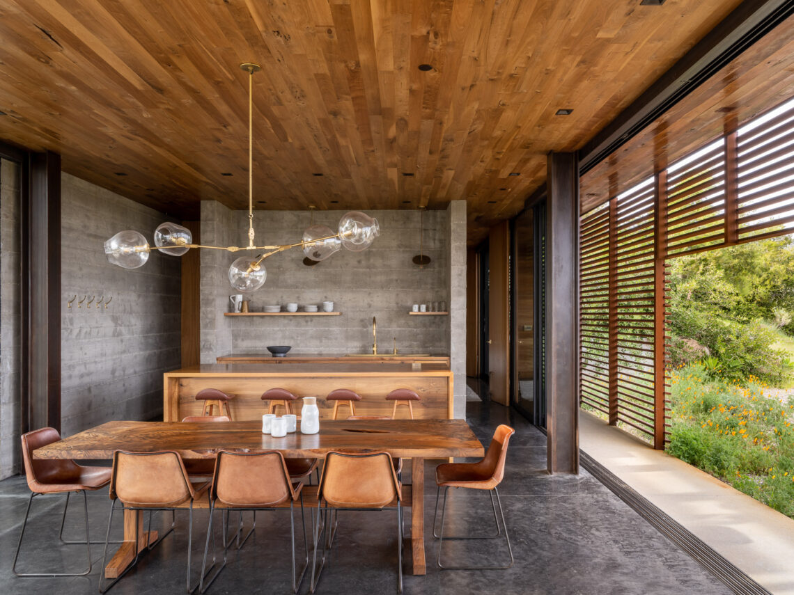 Off-grid guest house / anacapa architecture