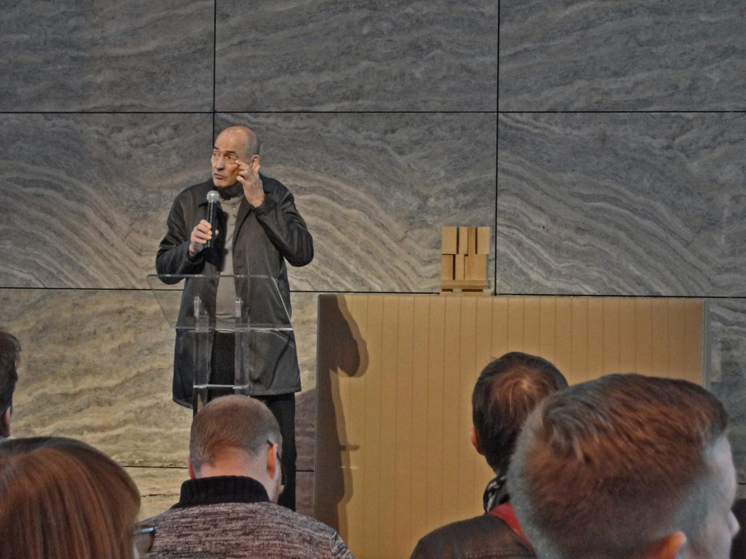 Rem koolhaas unveils de rotterdam: a dynamic city presence