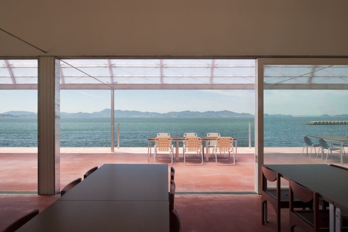 Restaurant on the sea / case-real