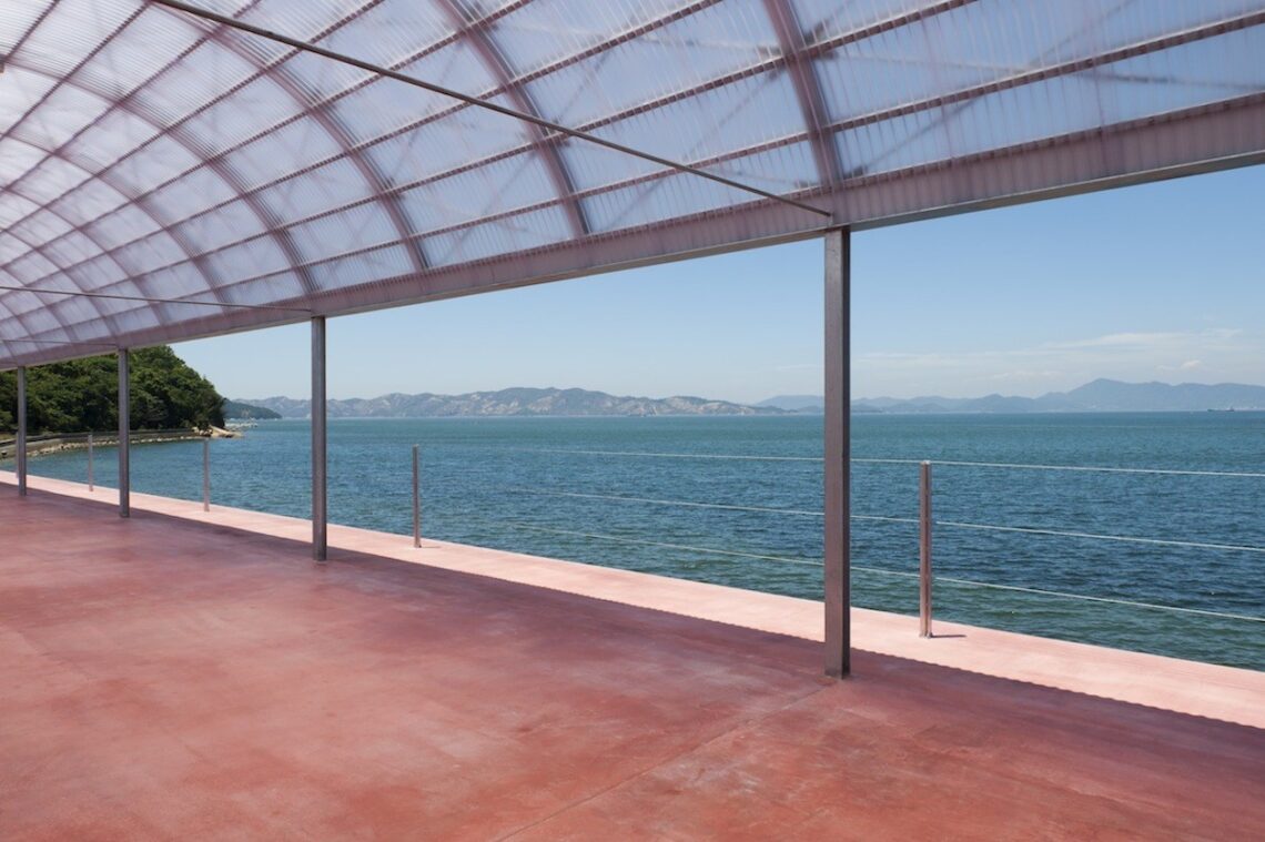 Restaurant on the sea / case-real