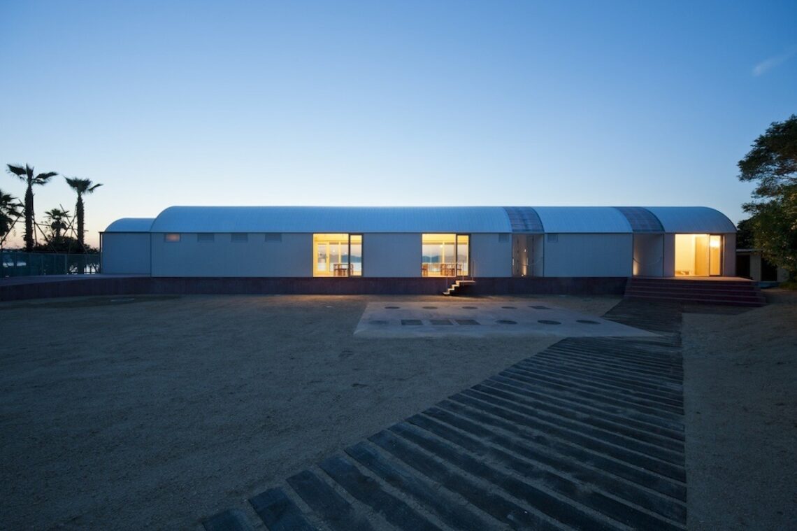 Restaurant on the sea / case-real
