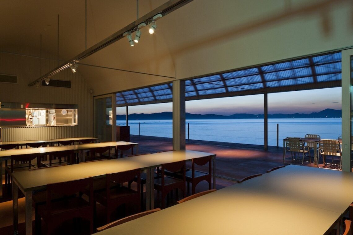 Restaurant on the sea / case-real