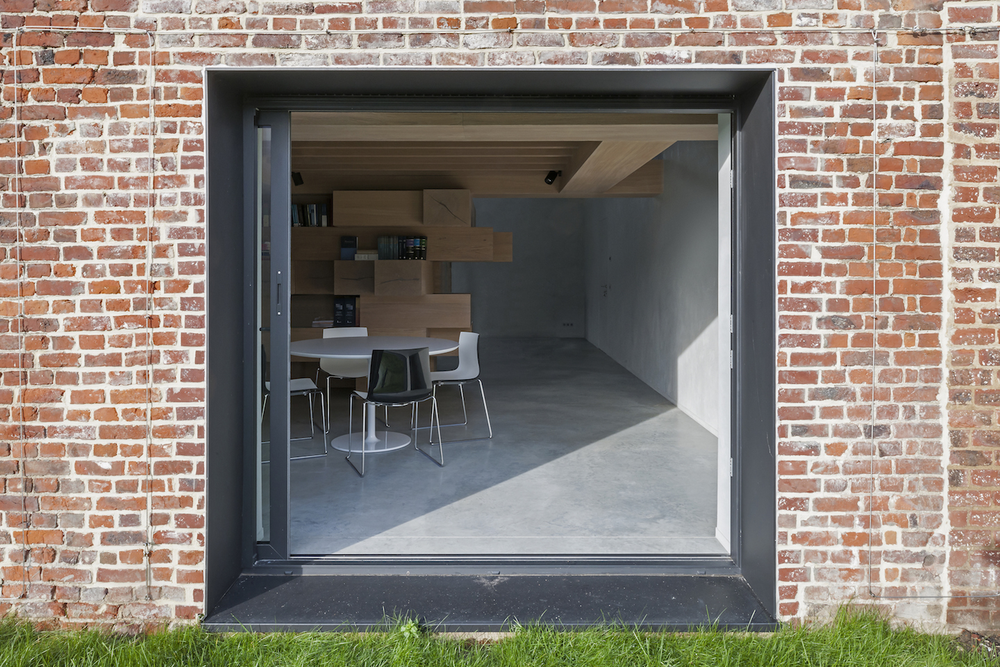 Law Office Stable in west flanders / studio farris architects
