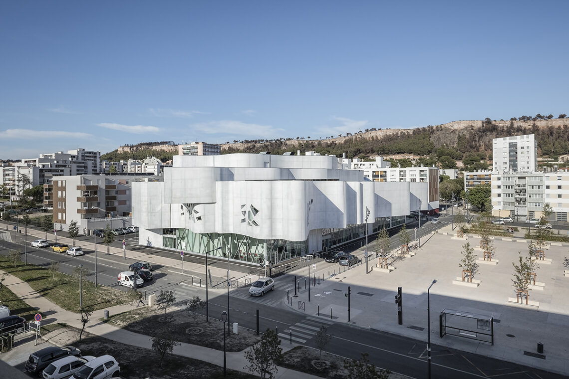 Vitrolles media library / jean-pierre lott