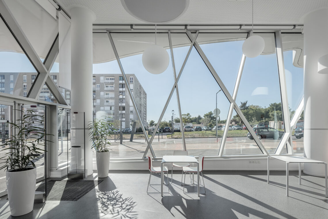 Vitrolles media library / jean-pierre lott