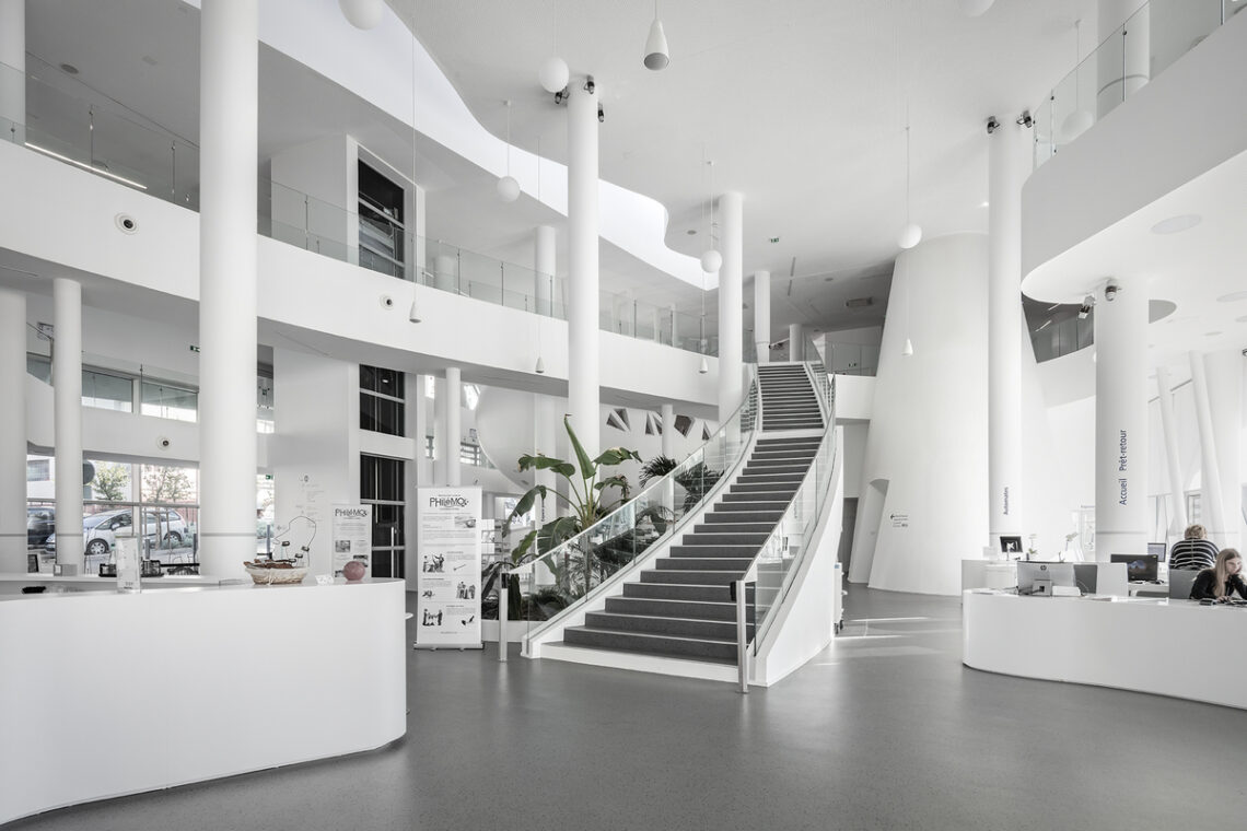 Vitrolles media library / jean-pierre lott