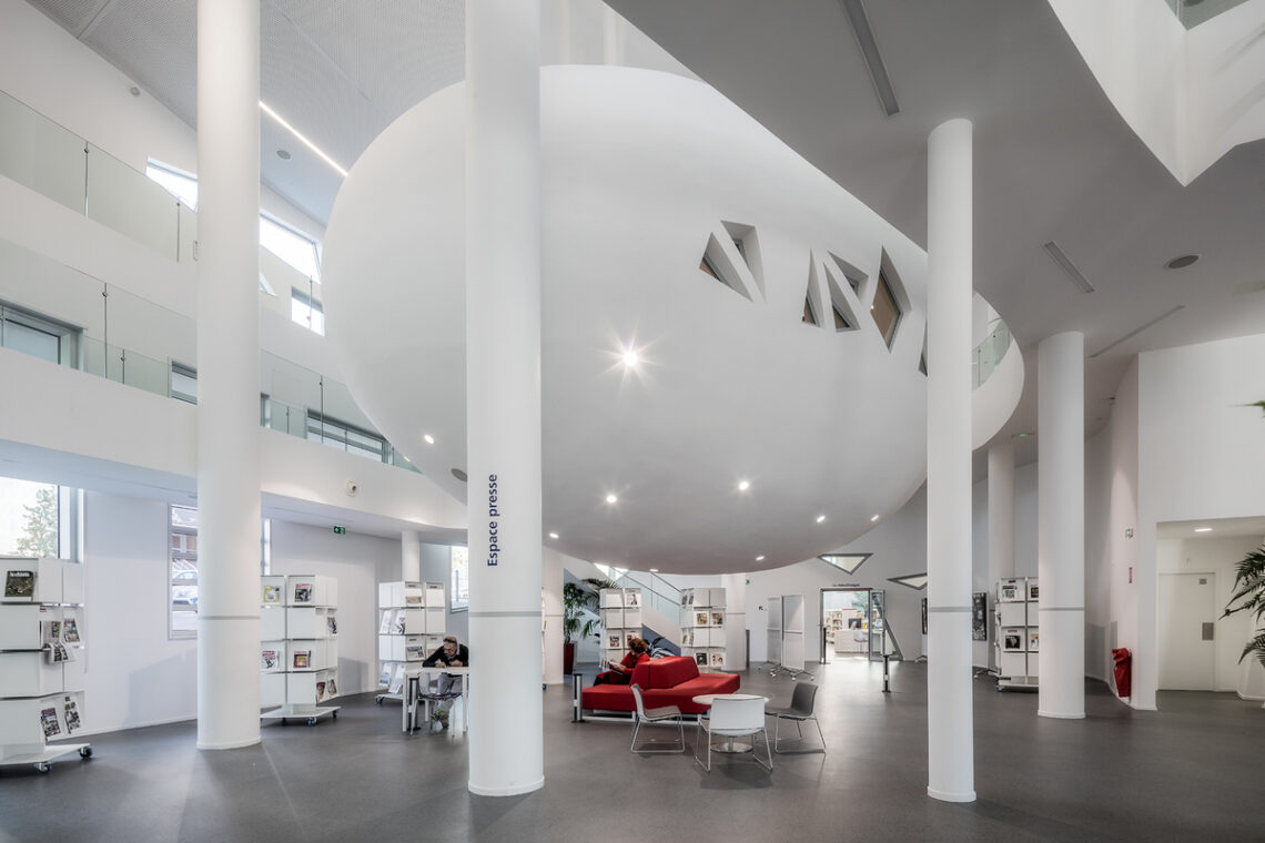 Vitrolles media library / jean-pierre lott