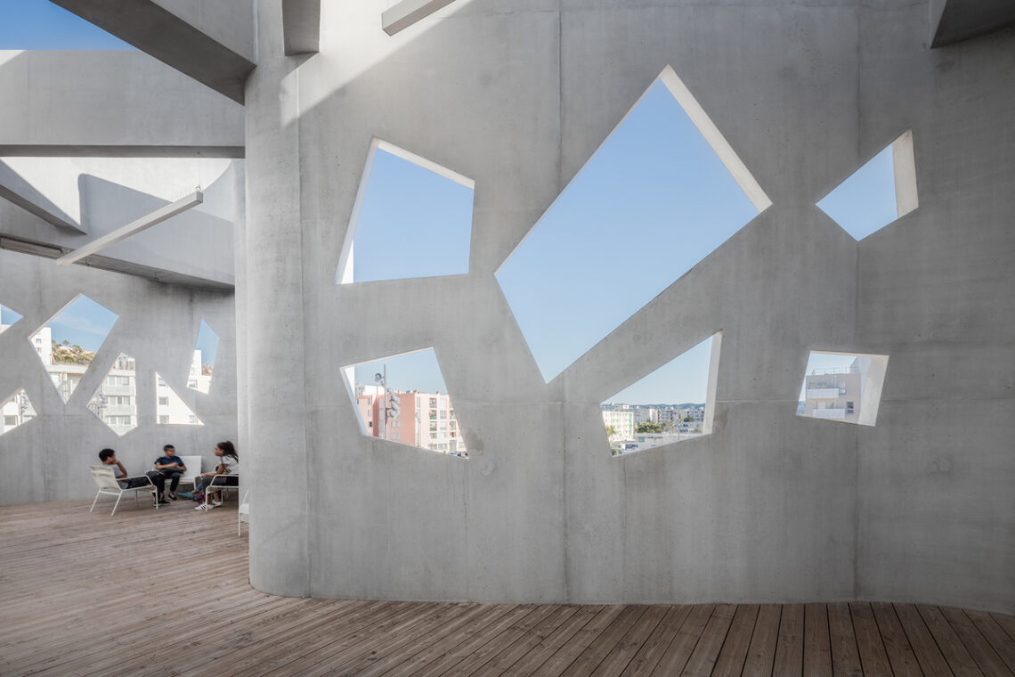 Vitrolles media library / jean-pierre lott