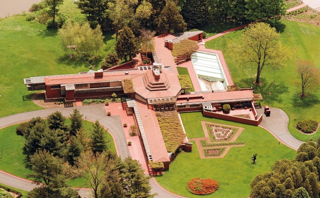 Aerial view wingspread, herbert f. Johnson house. Wind point, wisconsin - frank lloyd wright - © frank lloyd wright foundation