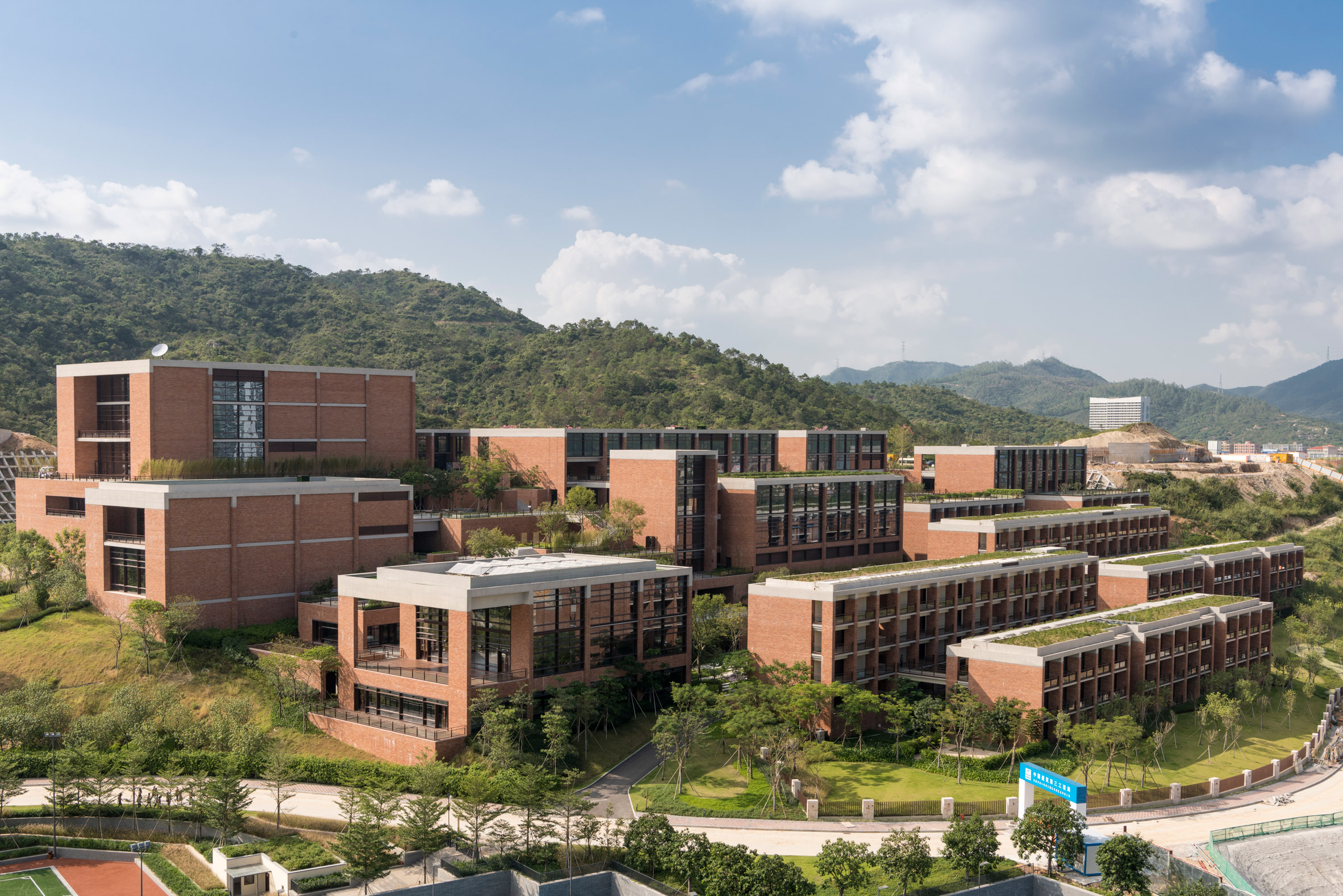China-Resources-University-Foster-Partners-Architecture-Unviersity_Dezeen_2364_Col_8-1 Foster + partners uses extra-long bricks for chinese university campus