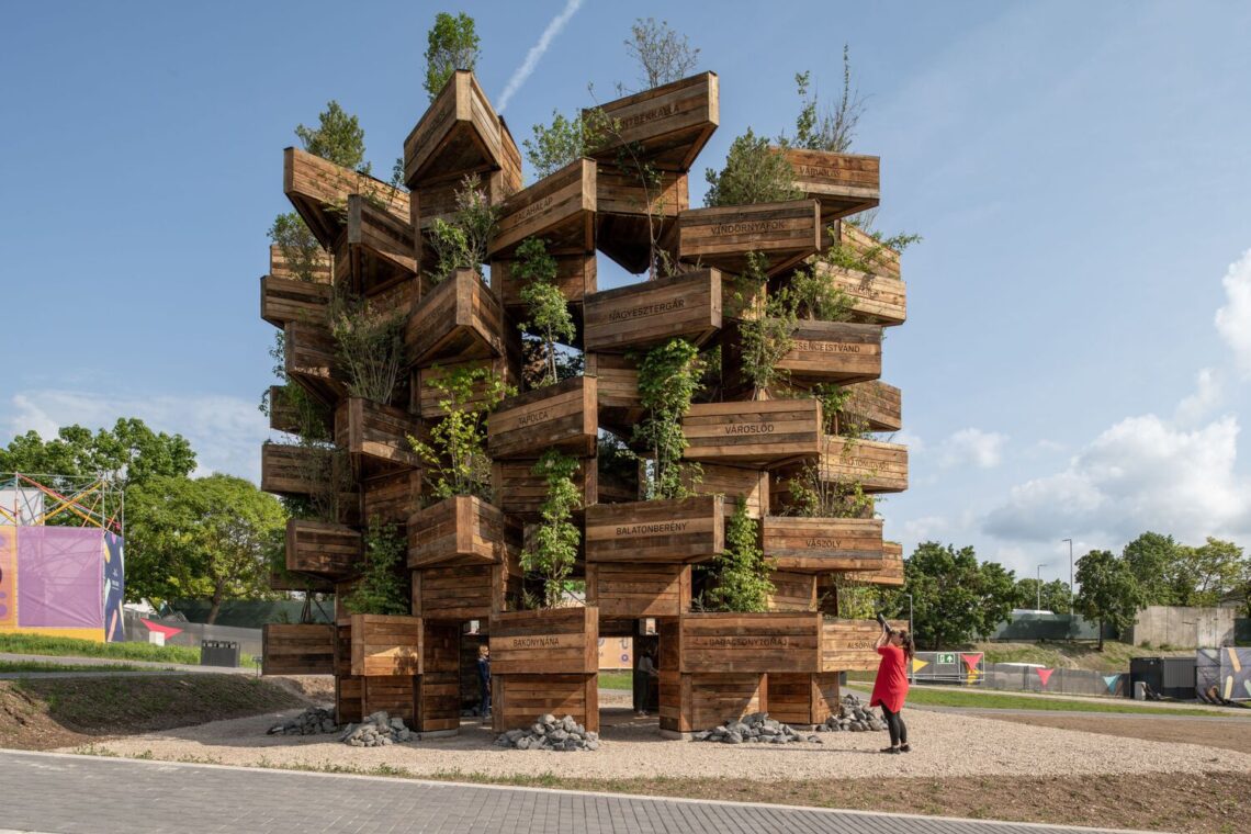 Garden of communities pavilion / hello wood