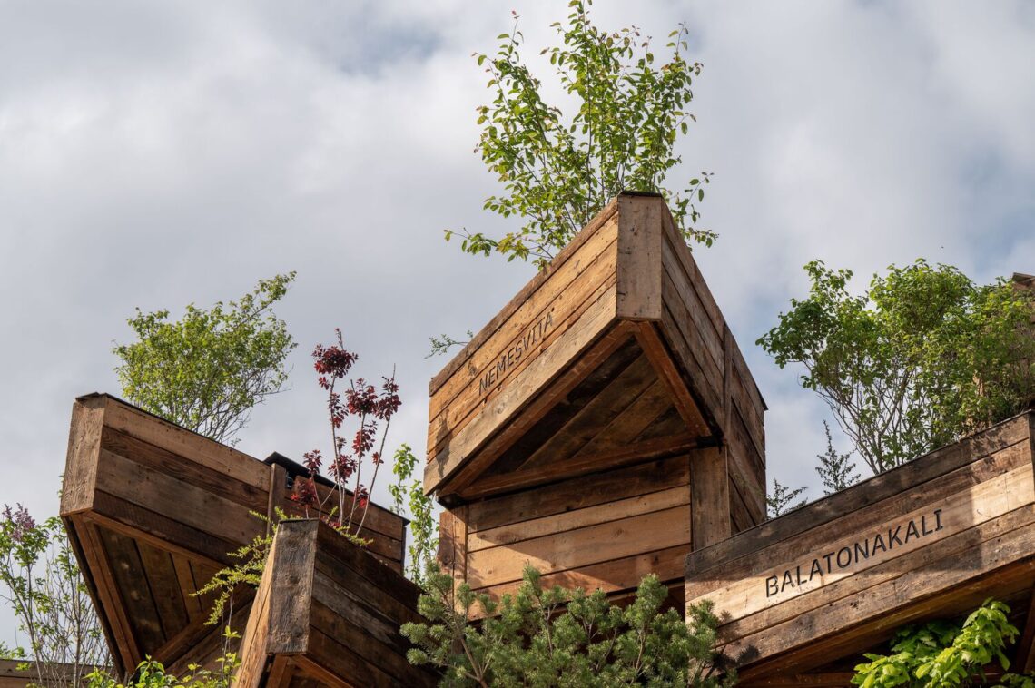 Garden of communities pavilion / hello wood
