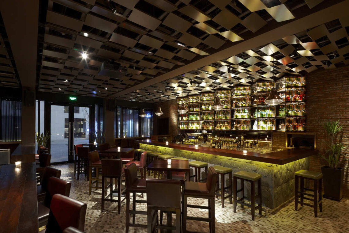 Brownstone Bar / Kokaistudios 6 Brownstone bar / kokaistudios