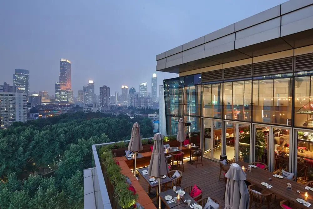 The cut restaurant in shanghai, china / kokaistudios