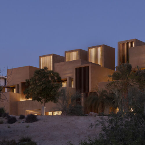 The house of courtyards / studio vdga