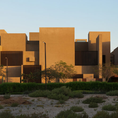 The house of courtyards / studio vdga