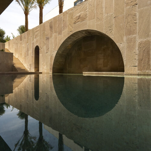 The house of courtyards / studio vdga