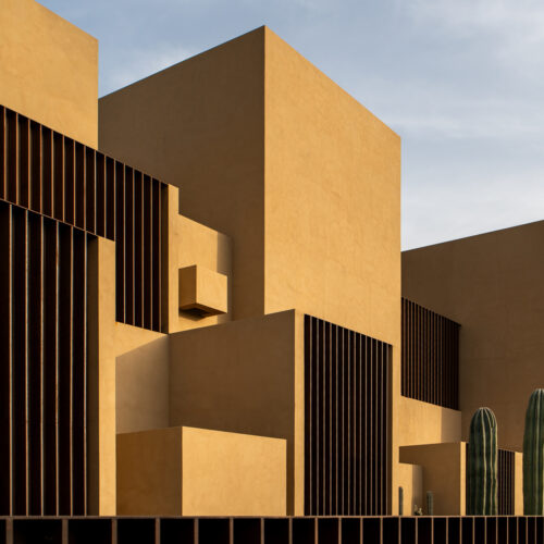 The house of courtyards / studio vdga